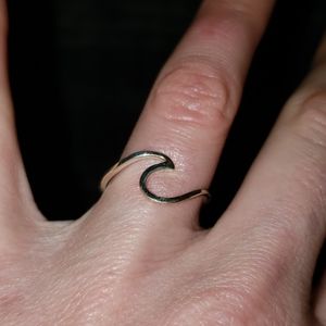 Moving sale 925 silver wave ring